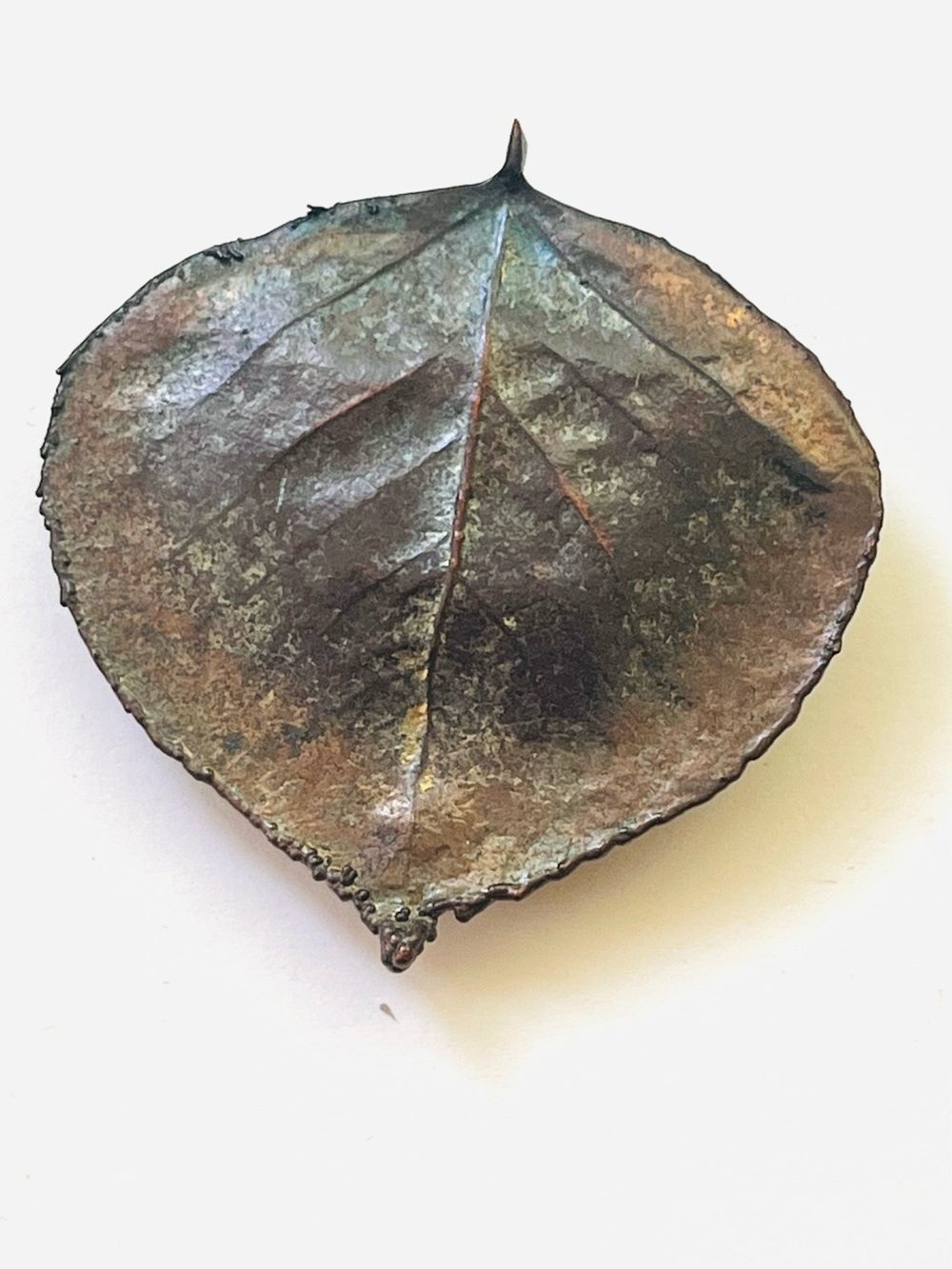 Leaf brooch